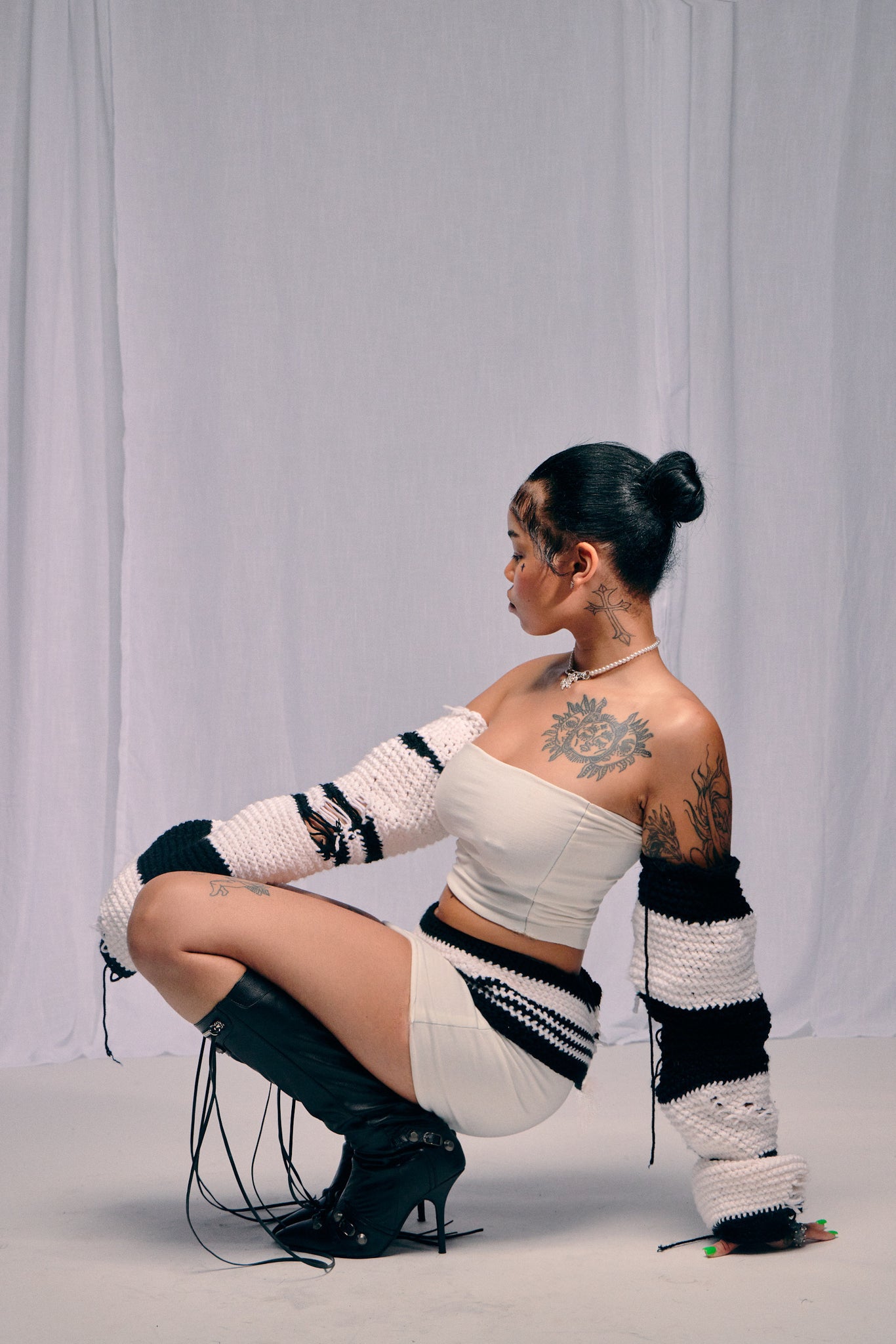 B&W SLEEVES SET